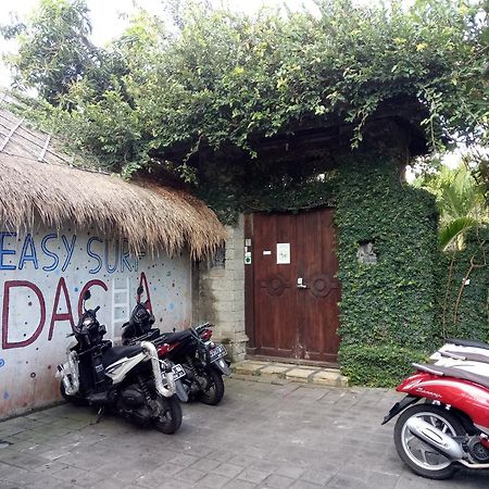 Hotel Easy Surf Dacha Canggu Exterior foto
